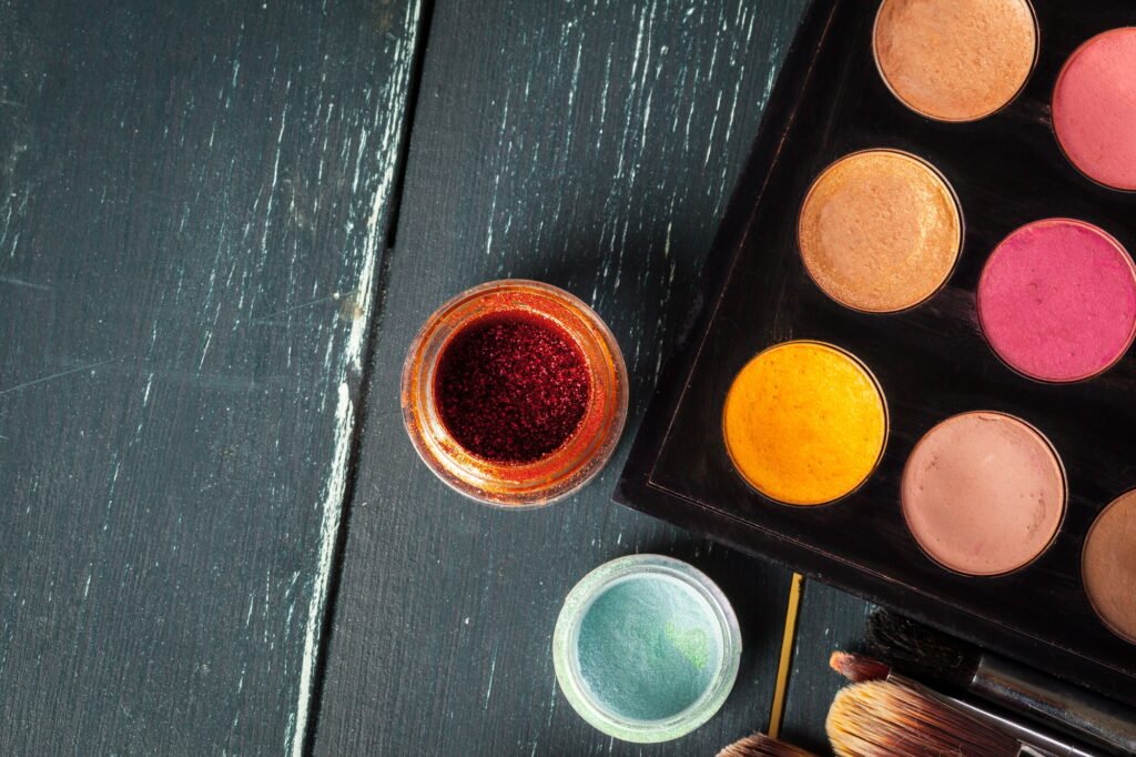 Makeup brushes and make-up eye shadows